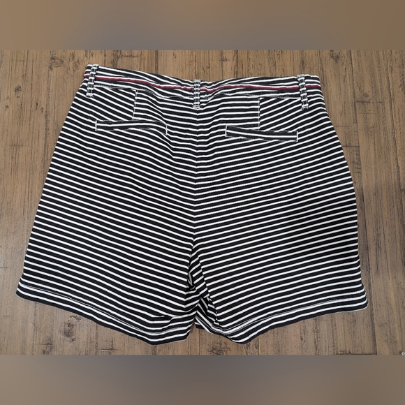 Tommy Hilfiger Striped Classic Stretch Short, Size 10 - Picture 2 of 11